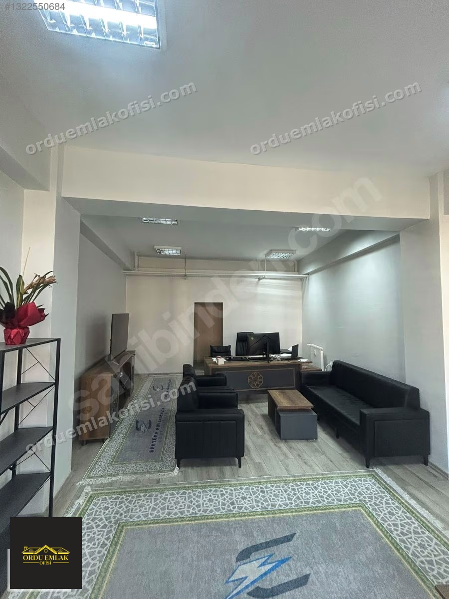 ŞİRİNEVLERDE ALTINORDU SİTESİNDE SATILIK İŞ YERİ OFİS
