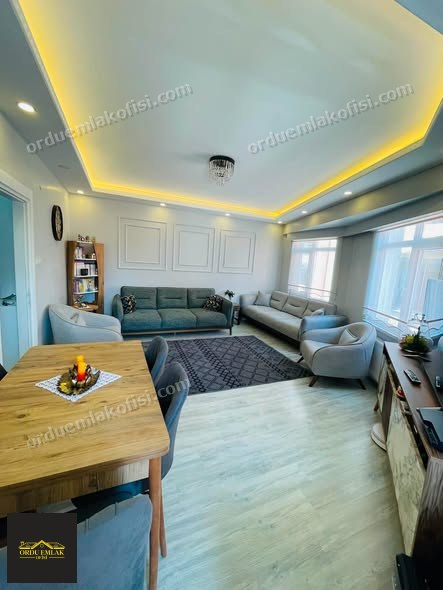 Şarkiye mahallesi Gülyalı dolmuş durağı civarında. Satılık daire